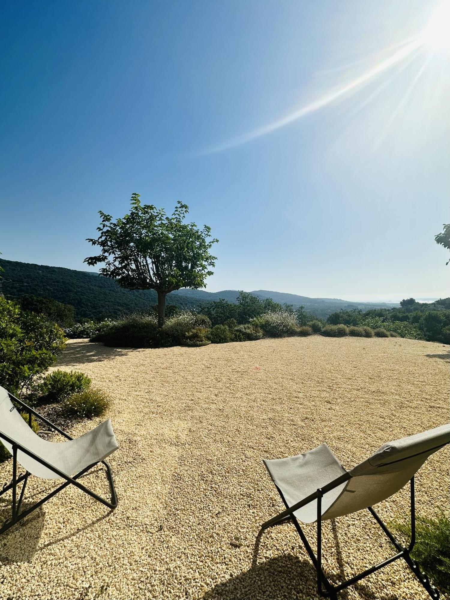 Le Mas Saint Michel Grimaud Bed and Breakfast Esterno foto