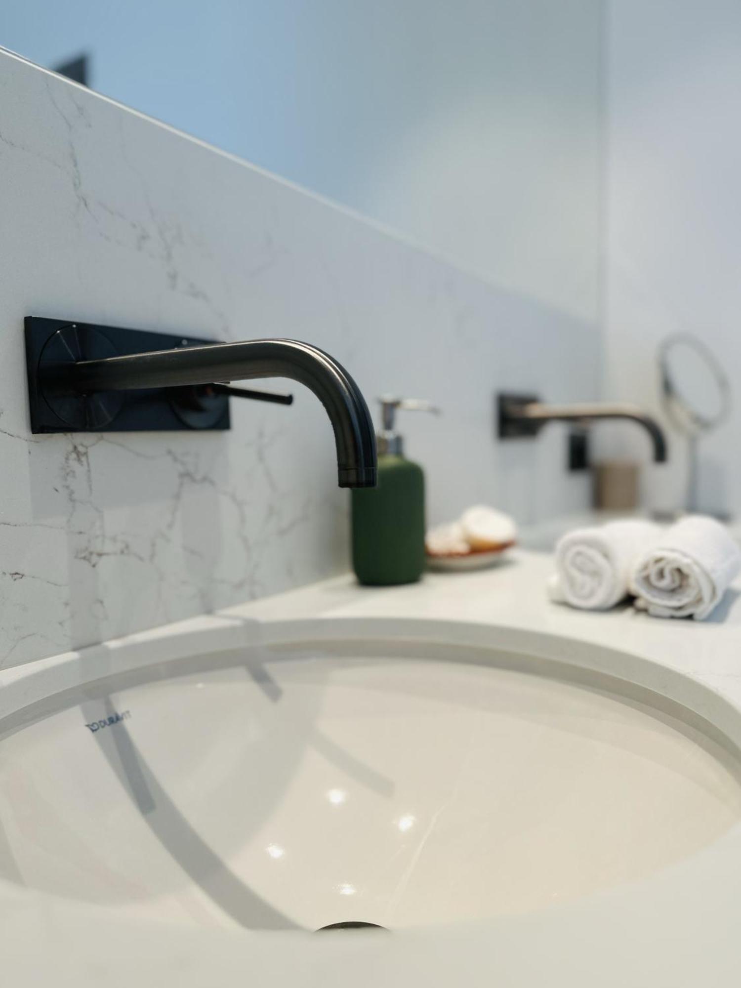 Le Mas Saint Michel Grimaud Bed and Breakfast Esterno foto